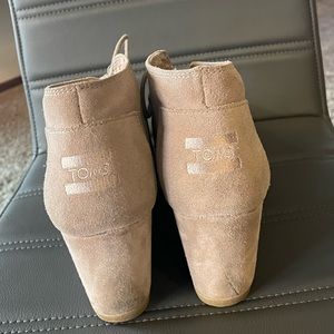 Tom’s wedge ankle boot